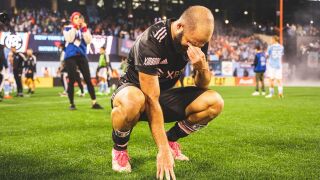 На сбогуване с футбола: Сълзите на Игуаин