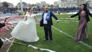 Сватба по време на дерби