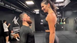 Битка на половете: Тя (193 см) срещу него (167 см)