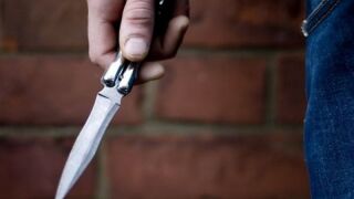 Футболист извади нож на треньор, полицията го прибра