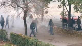 Ултраси се биха зверски по улиците на Загреб (ВИДЕО)