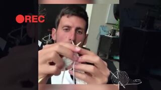 Новак Джокович - шампион на корта, перфектен съпруг у дома. А на нивата с картофи? (ВИДЕО)