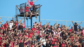 Страсти в синьо и червено (СНИМКИ)