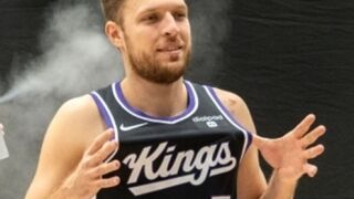 Везенков дебютира пред феновете в Сакраменто (ВИДЕО)