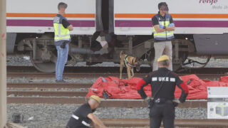 Футболист хвана влак без билет и загина (ВИДЕО)