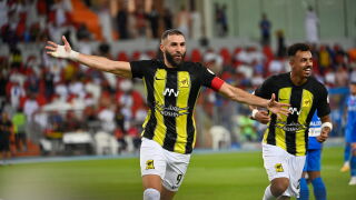 Кабаков свири, Бензема вкарва