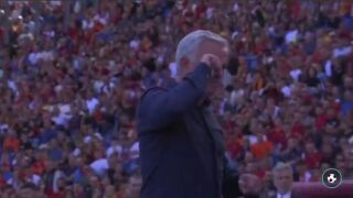 Плачете ли, бебенца? Моуриньо се гаври, изгониха го (ВИДЕО)