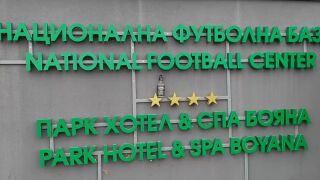 Фенове оставиха уиски на базата в 