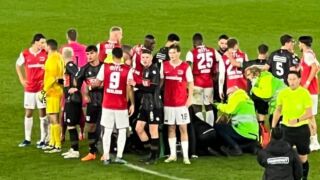 Ужас на терена: Звезда колабира в мач от Ередивизи (ВИДЕО)