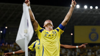 Кристиано Роналдо остава!