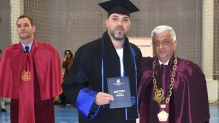 Ники Михайлов висшист