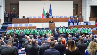 И депутатите аплодираха волейболните ни герои (ВИДЕО)