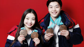 Тя победи рака, а брат й я унизи на леда (ВИДЕО)