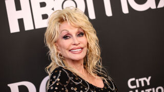 Доли Партън на 80 години: "Възрастта е само едно число" (СНИМКИ + ВИДЕО)