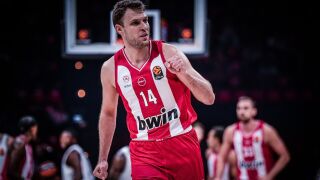 Олимпиакос разгроми новак в Евролигата, Везенков блести (ВИДЕО)