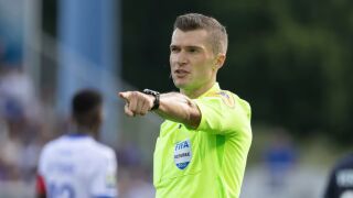 Рефер-дузпаджия ще свири Испания - България