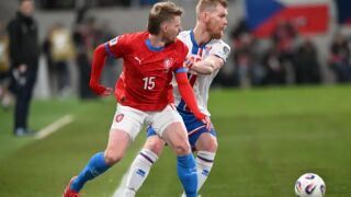 Продавачът на мебели и островът с 80 000 овце, който победи Чехия