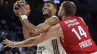 Тиха вечер за Везенков и загуба за Олимпиакос