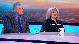 Снимка: Елиф Шафак и Орхан Памук: Ще изучават съвременни автори в училище