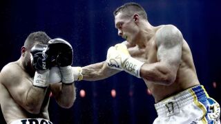 Усик прекъсва серия от 27 мача без загуба на съперника на Кобрата