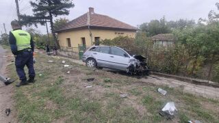 Снимка: Млад шофьор помете жена на тротоар в Лом: Жители на града излизат на протест