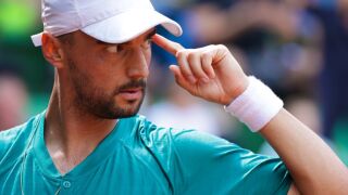 Мико обърна Мика за 900 евро