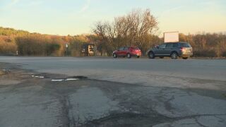 Снимка: Без маркировка и с висок риск: Защо пътят между Бистрица и Железница продължава да чака ремонт?