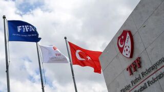 Наказаха 152 турски съдии за залози, усъмниха се в мач на Мъри Стоилов