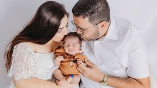 След 20 спонтанни аборта и 2 детски погребения: Жена най-после прегърна живото си бебе