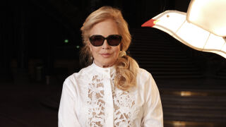 След 36 години: Силви Вартан се завърна на ревю на Chanel (СНИМКИ + ВИДЕО)