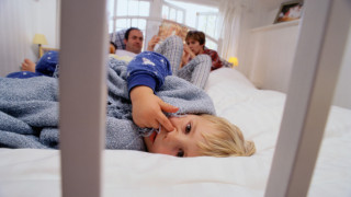 Да отучим детето да си бърка в носа