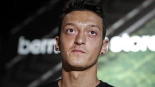 Трансферът е факт: Месут Йозил ще играе за 