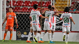 Мексикански вратар с комична грешка (ВИДЕО)