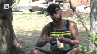 Силвия и Dee се впуснаха в изработката на кошери