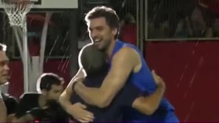 Пау Гасол се върна в училище (ВИДЕО)