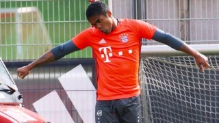 Дъглас Коста с атрактивна дузпа с пета (ВИДЕО)