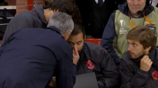 Моуриньо попиля асистента си заради аматьорска грешка (ВИДЕО)