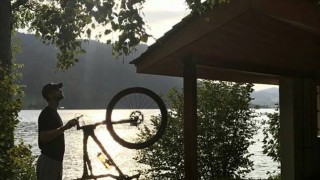 Почивката на Гришо продължава на красиво швейцарско езеро (СНИМКИ)