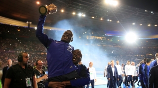 Всички обичат скромния Канте (ВИДЕО)