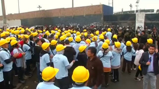 Футболни фенове и евангелисти се биха в Перу (ВИДЕО)