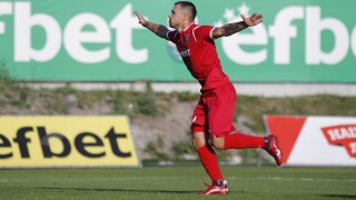 Божинов откри головата си сметка, донесе точка на 