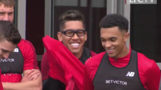 Фирмино тренира с очила, Клоп се шегува (ВИДЕО)