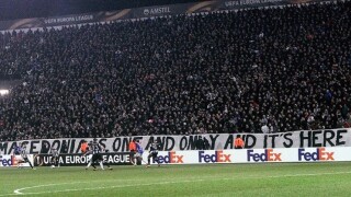 Феновете на ПАОК за пореден път издигнаха забранен банер