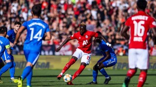 Дербито между 