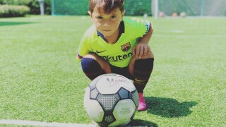 Само на 4, а вече като татко Меси (ВИДЕО)