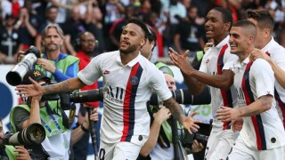 Завръщането на Неймар: Обиди, освирквания и един скандален транспарант 