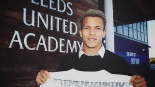 Наш младежки национал преподписа с 