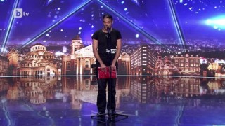 Валентин Николов е строител, който вечер пише поезия