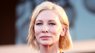 Кейт Бланшет е божествена с дълга черна рокля от новата колекция на Schiaparelli