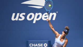 НА ЖИВО: Цветана Пиронкова се завръща в България 